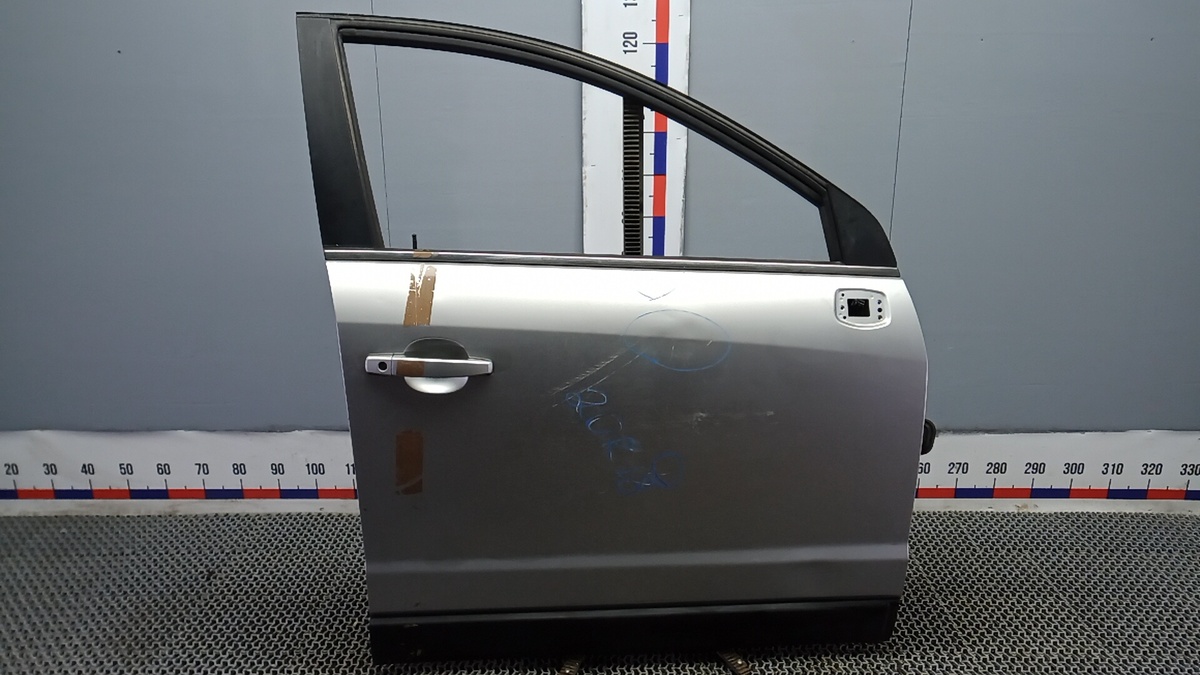 Дверь передняя правая к Saturn VUE 2009
