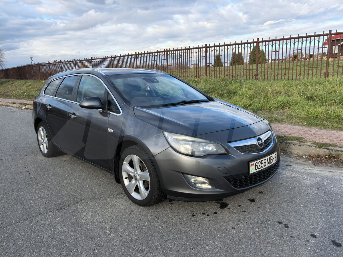 Opel Astra J, 2011