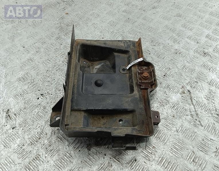 Крепление аккумулятора к Opel Zafira 2004