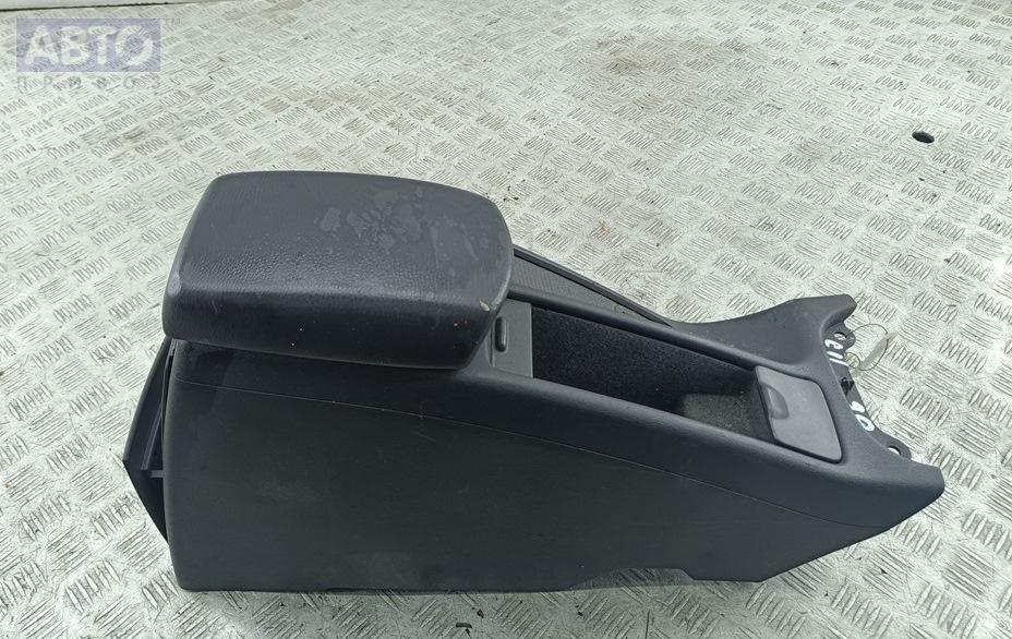 Подлокотник к Volvo S40 2002