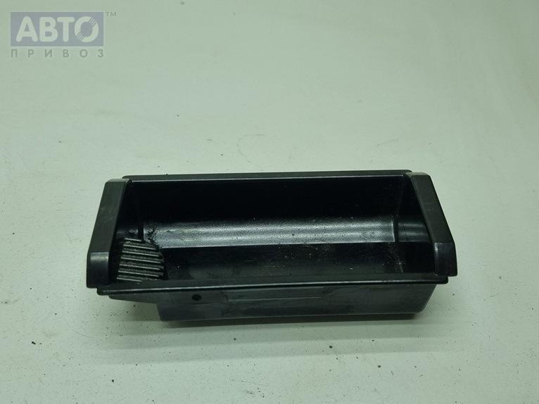 Пепельница к Volkswagen Golf 2000