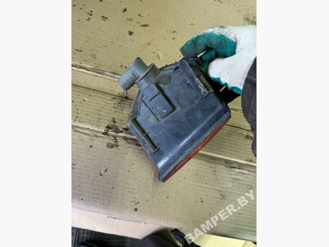 Поворотник левый к Volkswagen Passat 1990