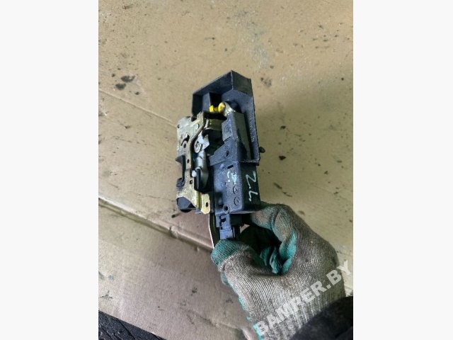 Замок двери задней левой к Renault Safrane 1998