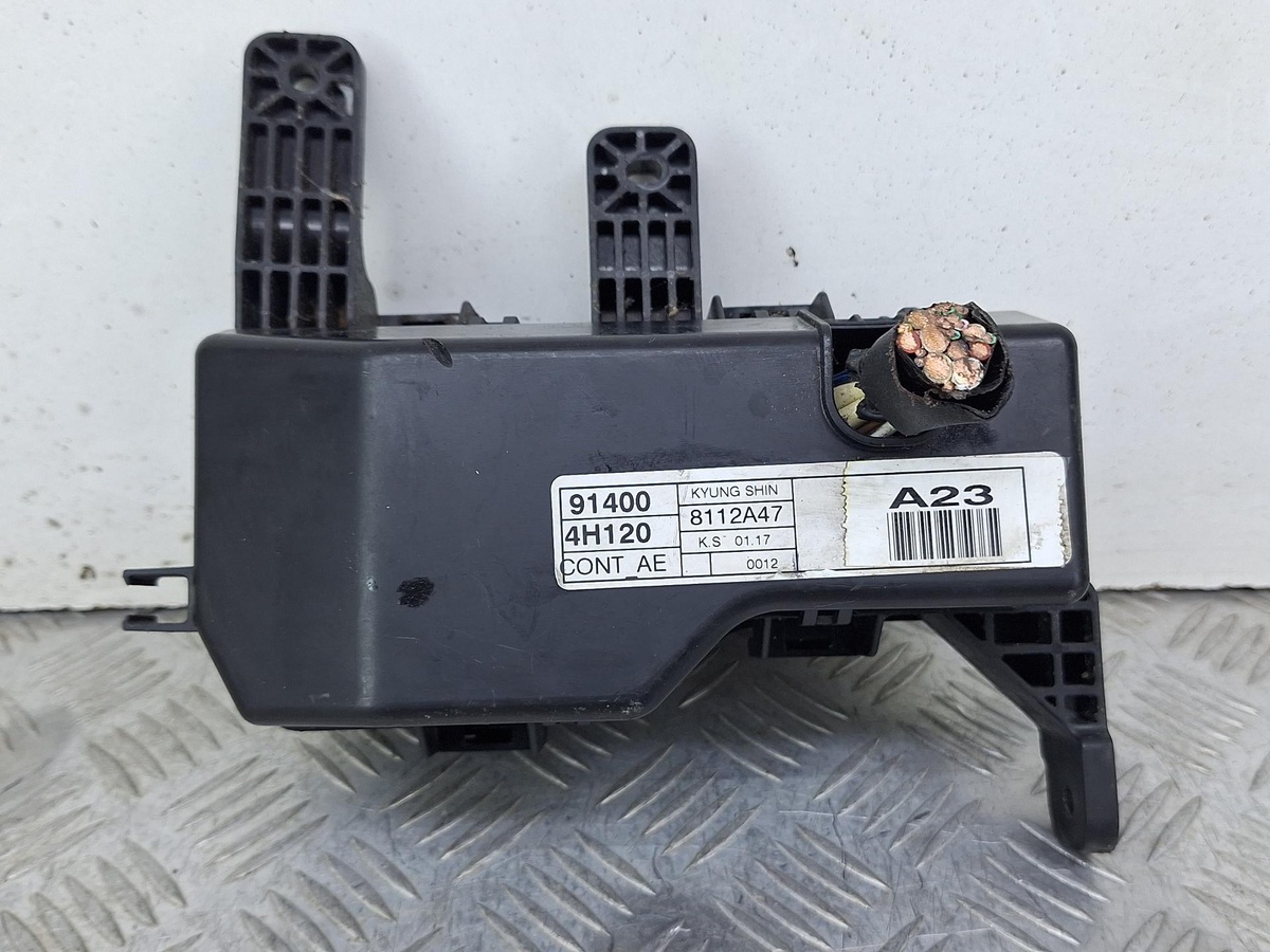 Блок реле к Hyundai H1 2008