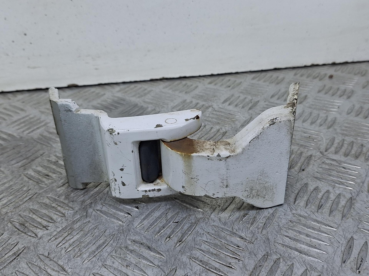 Петля двери к Hyundai H1 2008