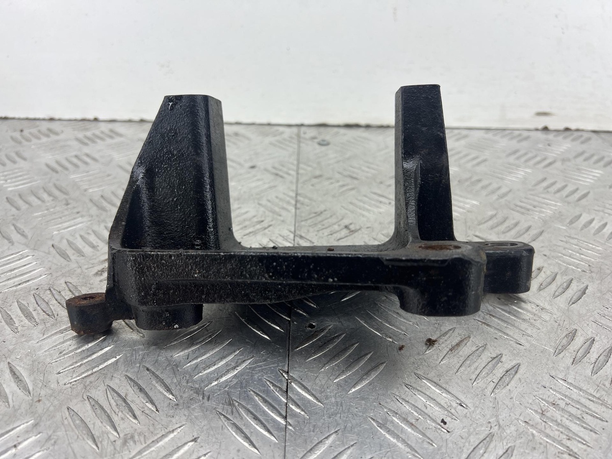 Кронштейн КПП к Peugeot 607 2006