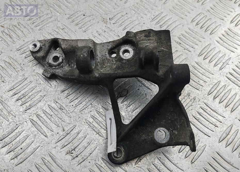 Кронштейн генератора к Ford Focus 2009