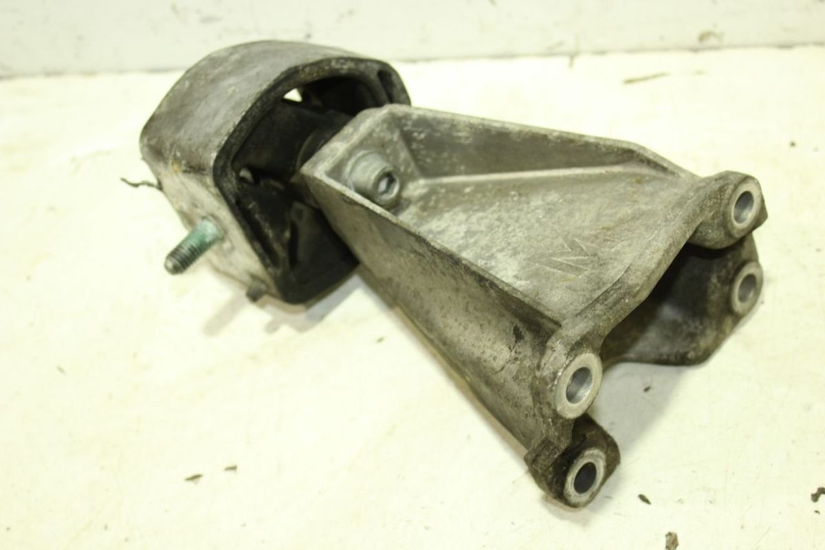 Кронштейн КПП к Audi A4 1998