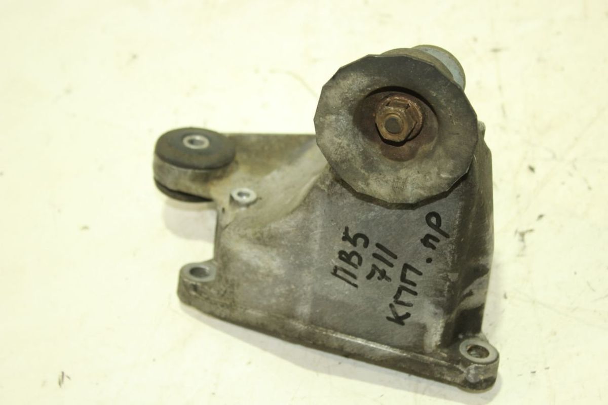 Кронштейн КПП к Audi A4 2004