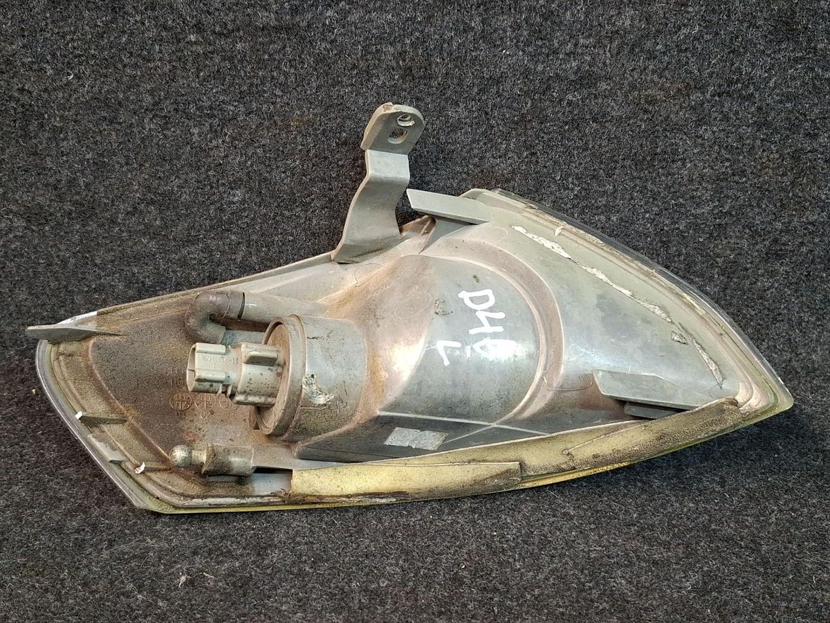 Поворотник левый к Mazda 626 2001