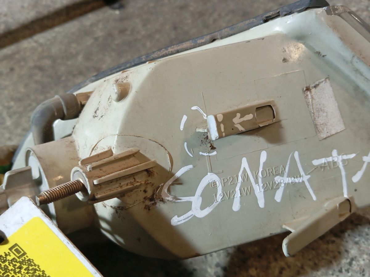 Поворотник левый к Hyundai Sonata 1995
