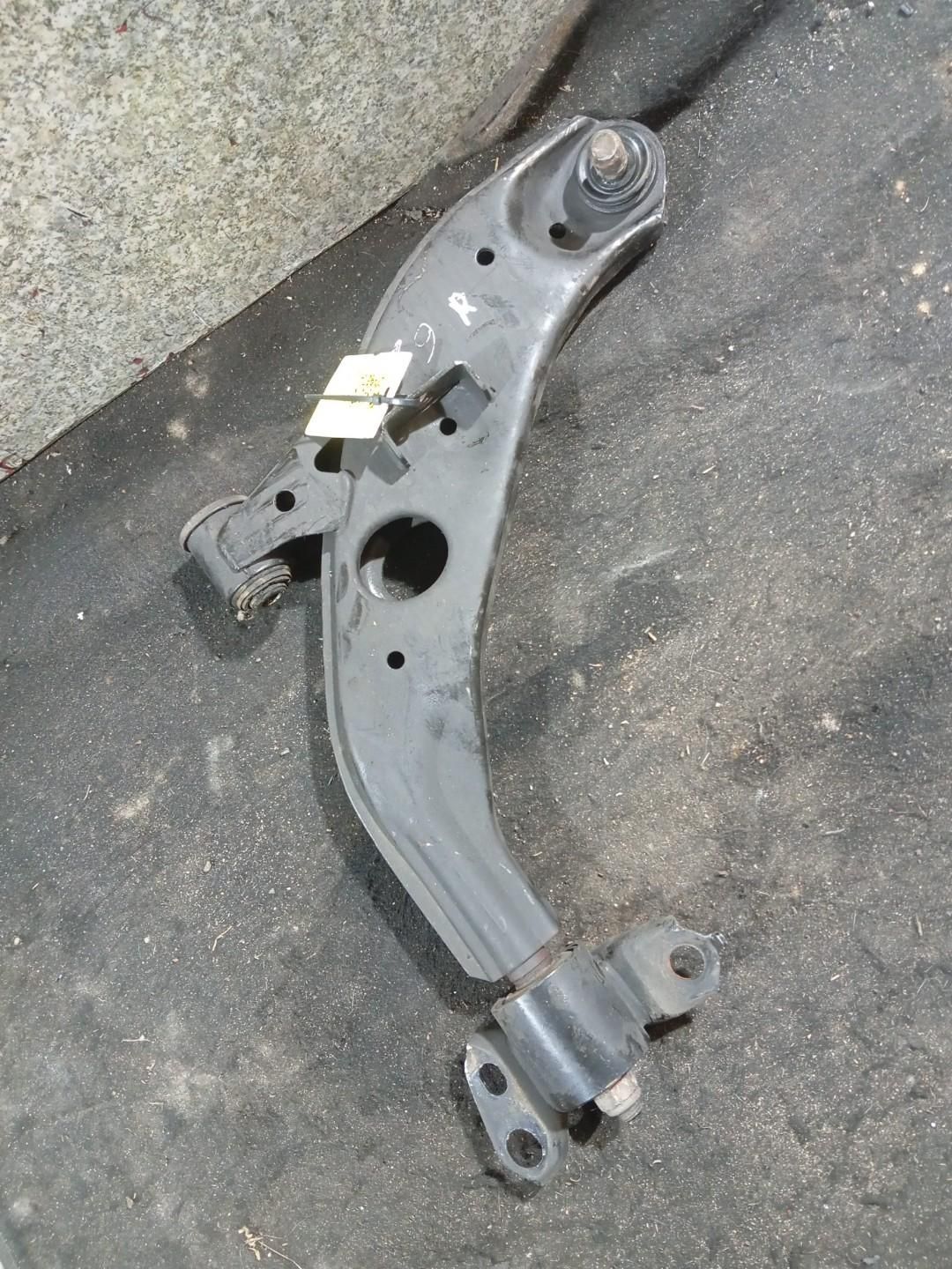 Рычаг передний правый к Mazda 626 2001