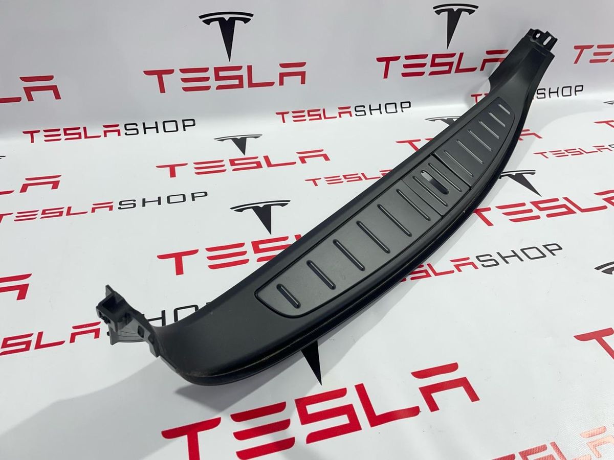Пластик к Tesla Model X 2022