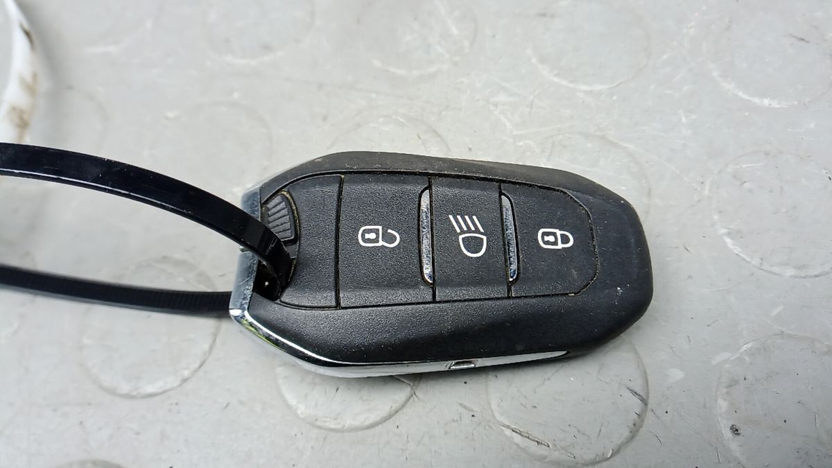 Ключ-карта к Peugeot 2008 2024