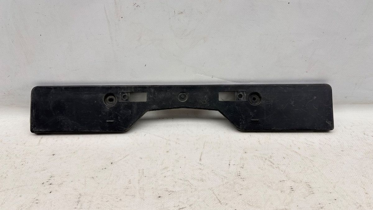 Рамка номера к Toyota RAV 4 2020