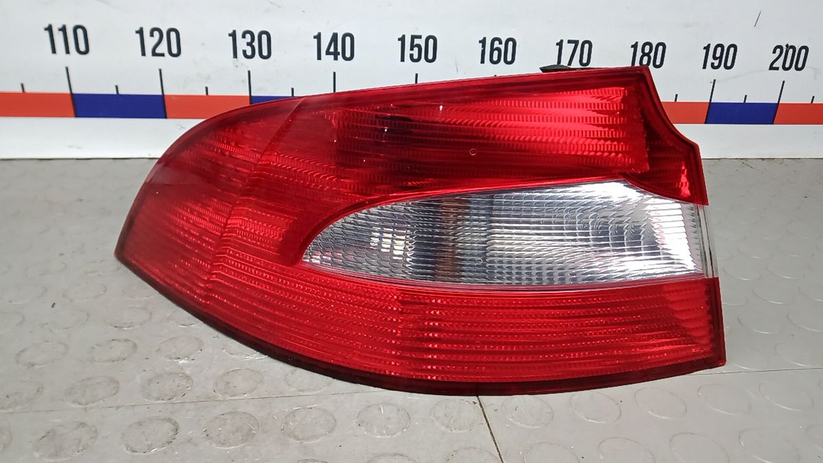 Фонарь задний левый к Skoda Superb 2011