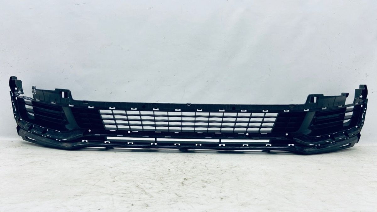 Заглушка (решетка) в бампер передний к Kia K900 2020