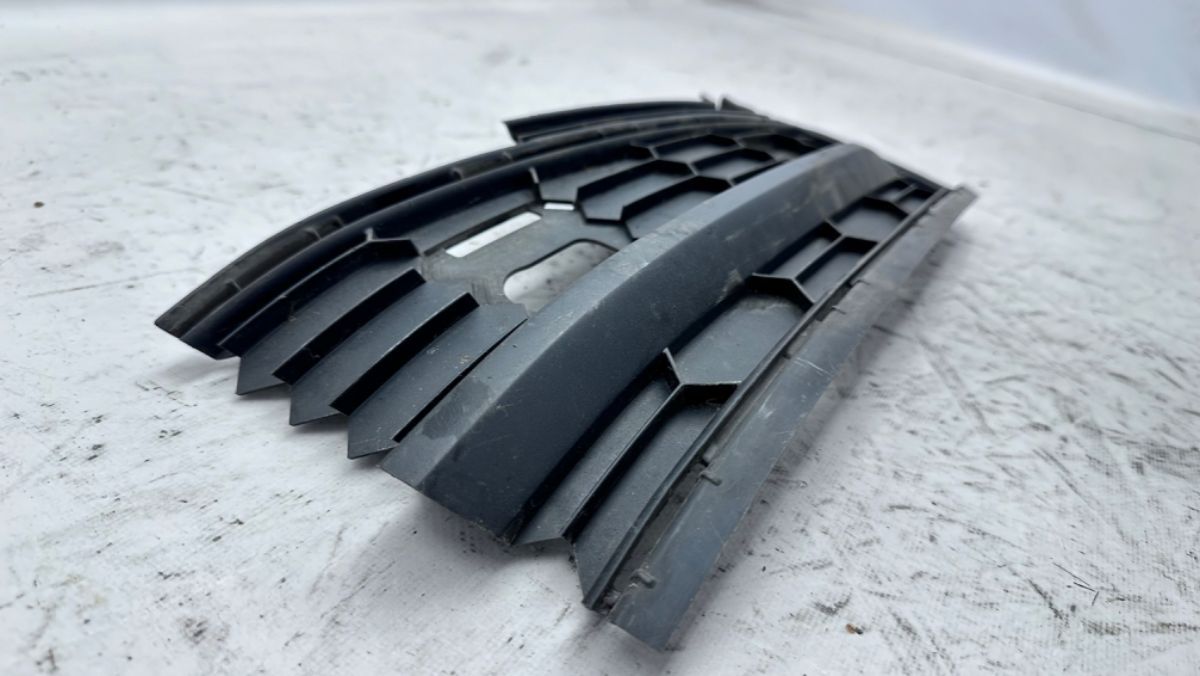 Заглушка (решетка) в бампер передний к Skoda Kodiaq 2018