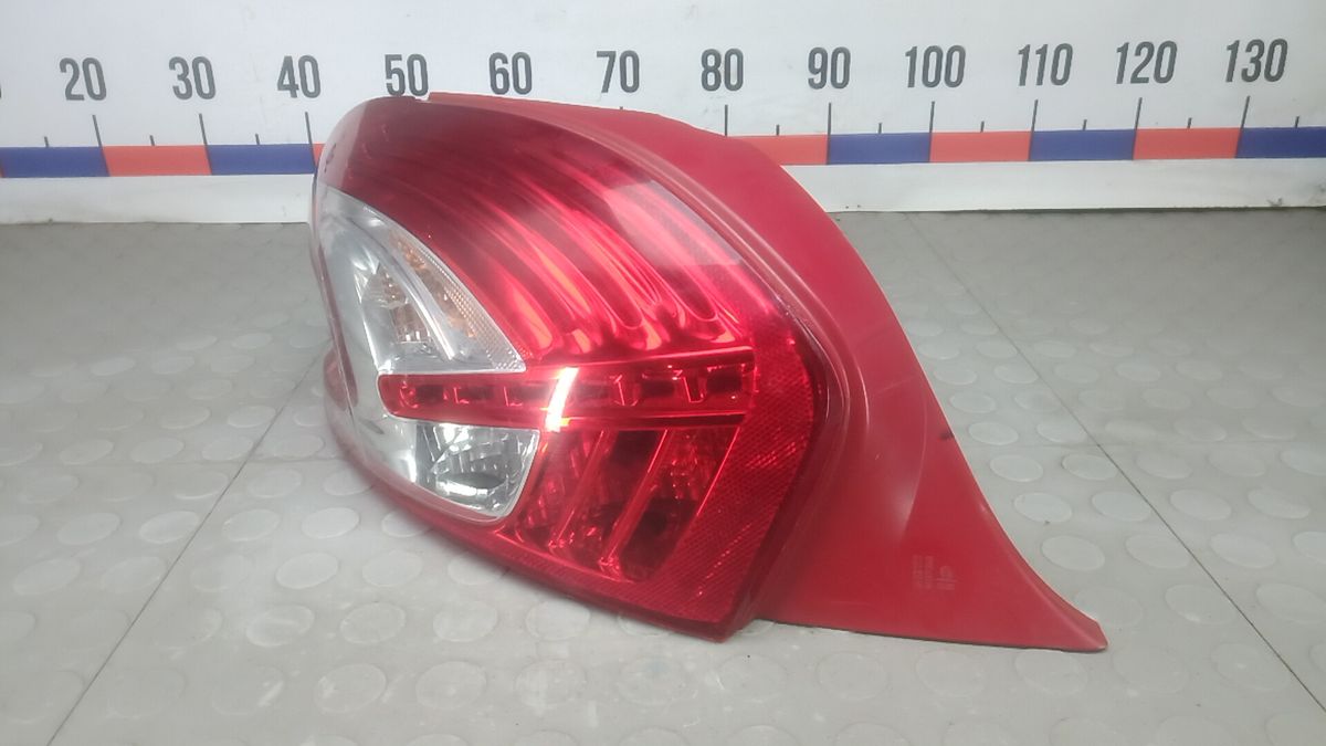 Фонарь задний левый к Peugeot 208 2012
