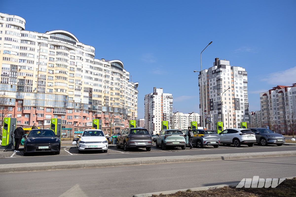 Электромобили останутся доступными, гибриды – нет: что еще изменится в следующем году