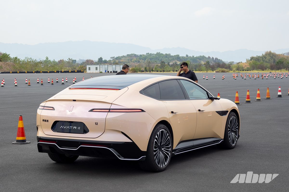 Электромобили останутся доступными, гибриды – нет: что еще изменится в следующем году