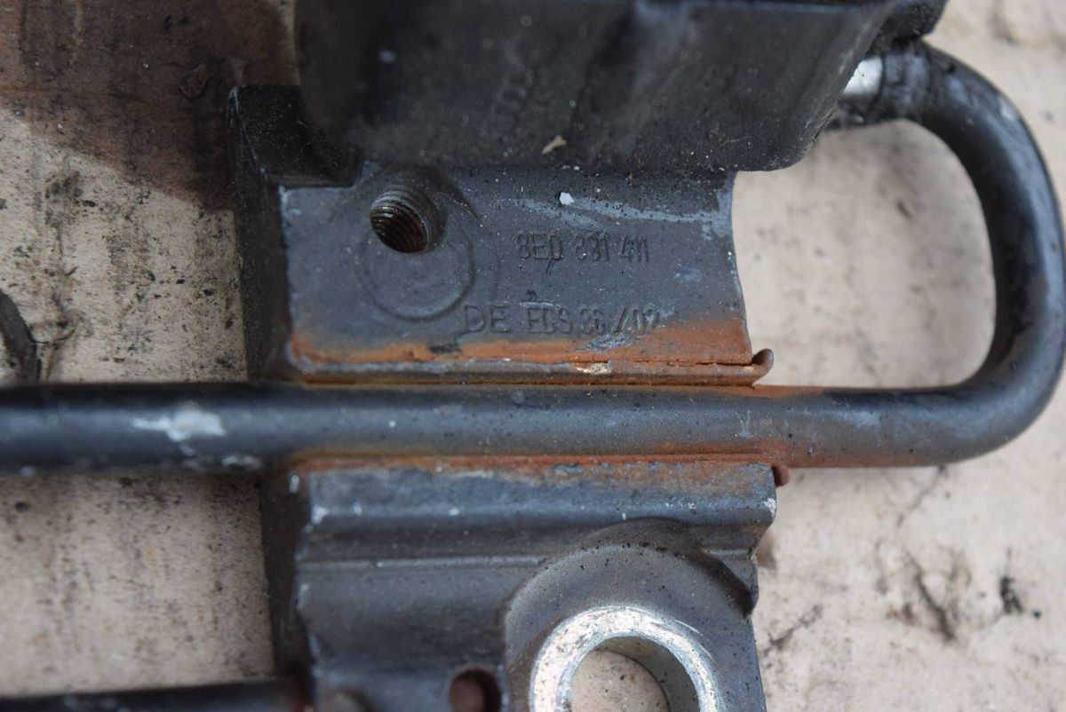 Петля двери передней левой к Audi A4 2006