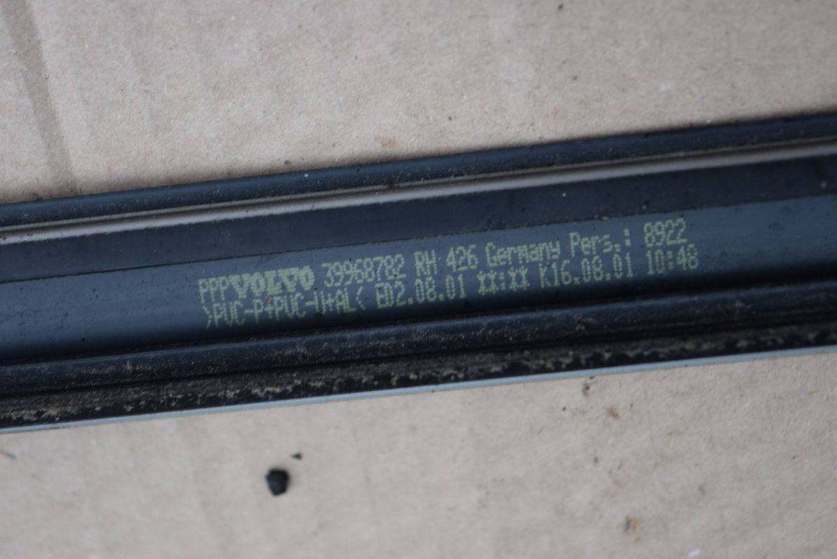Молдинг крыши к Volvo V70 2001
