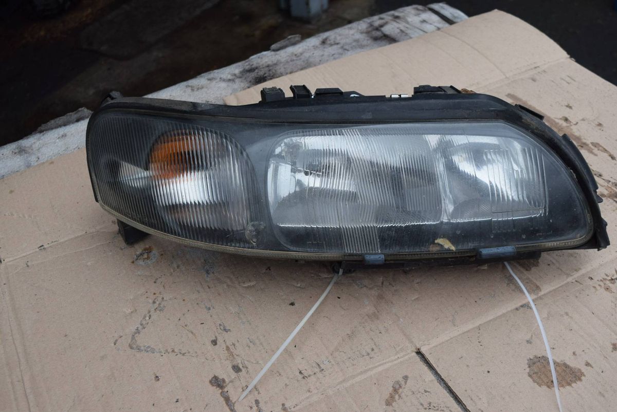 Фара правая к Volvo XC70 2003