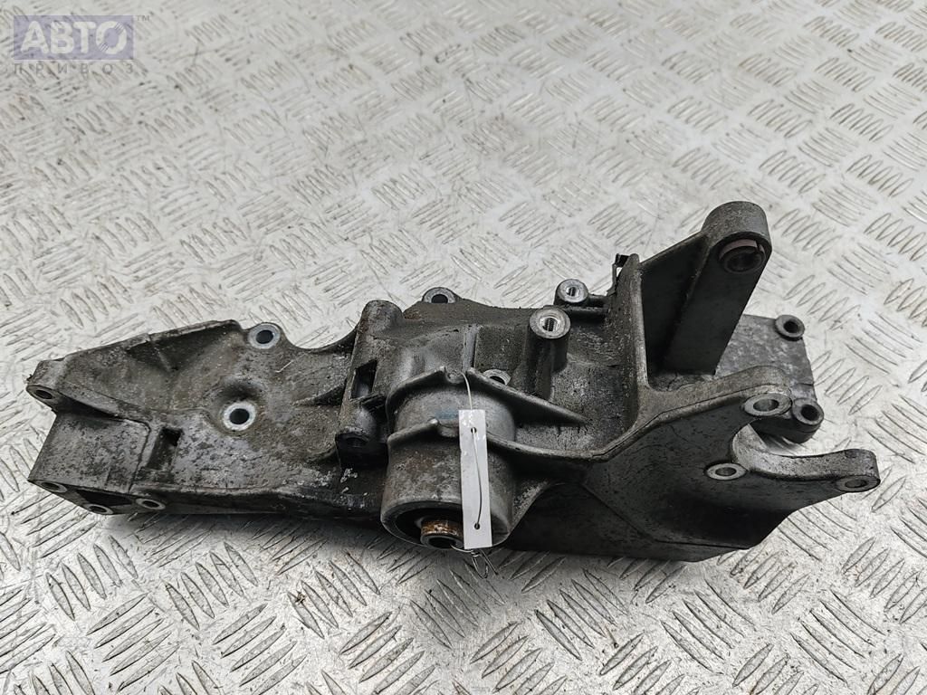 Кронштейн генератора к Volkswagen Passat 2001