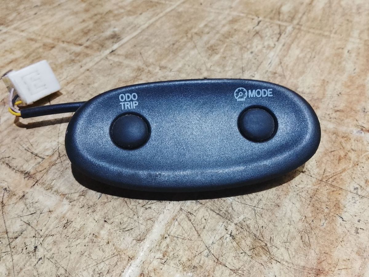Кнопка  к Toyota Yaris 2003