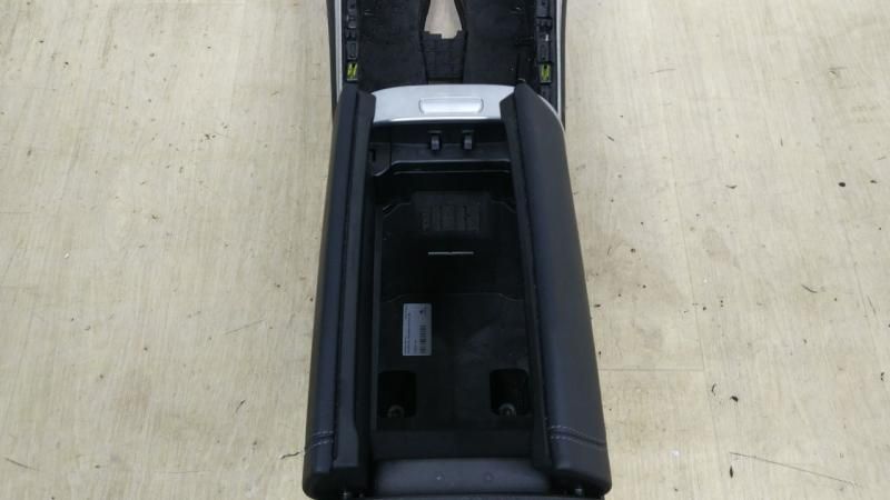 Подлокотник к Mercedes-Benz GLC 2024