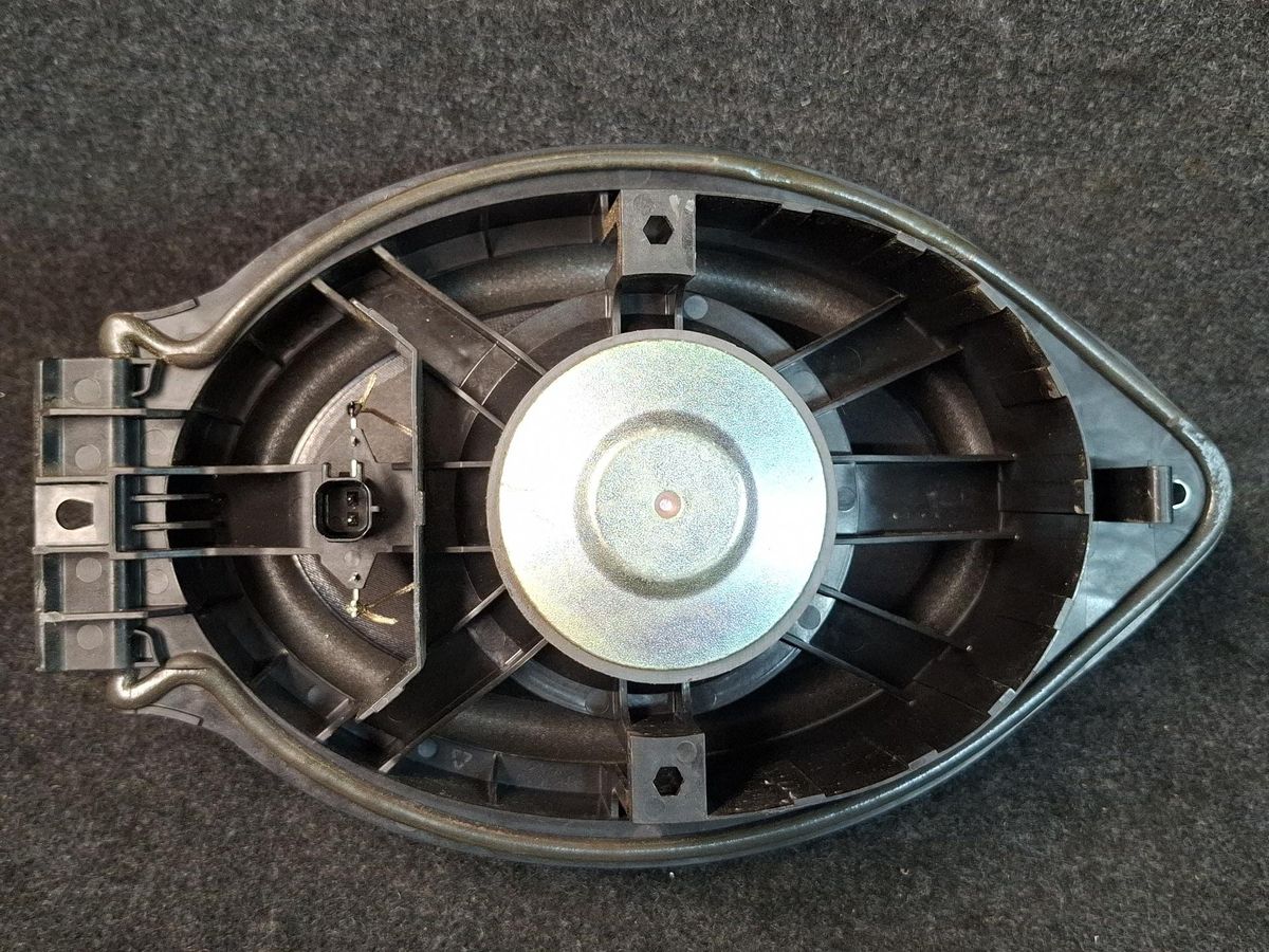 Динамик к Cadillac XT4 2020
