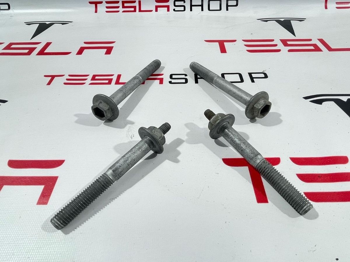 Болт к Tesla Model X 2022
