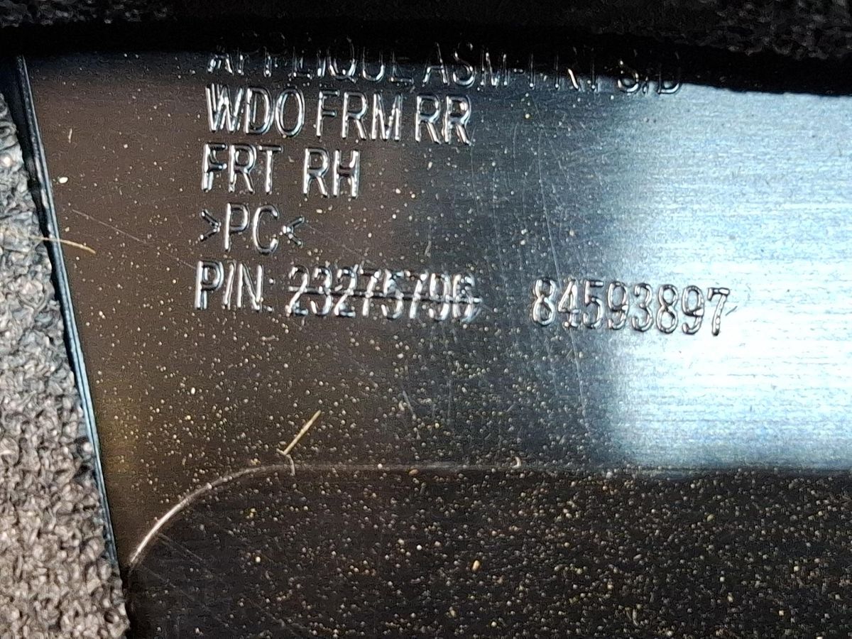 Молдинг двери передней правой к Cadillac XT4 2020