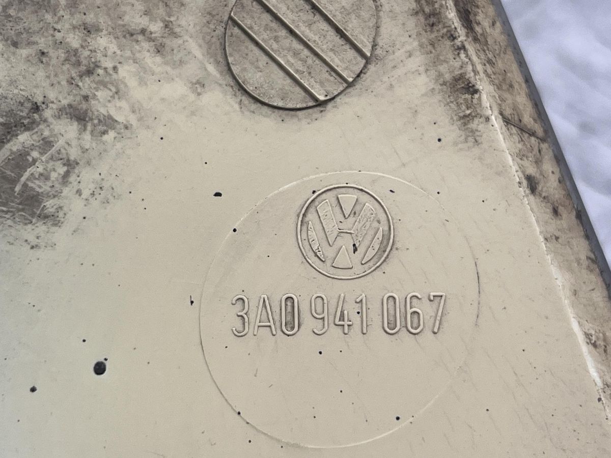 Поворотник левый к Volkswagen Passat 1995