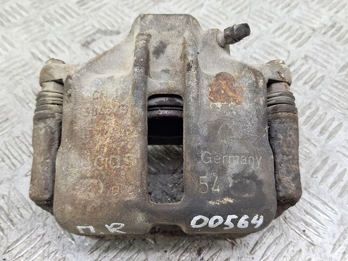 Суппорт передний правый к Audi A4 1999