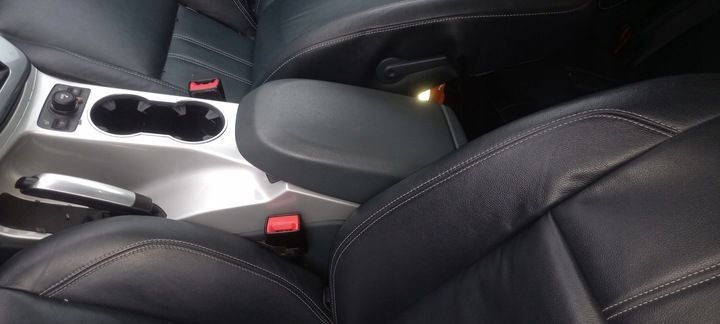 Подлокотник к Ford C-MAX 2010