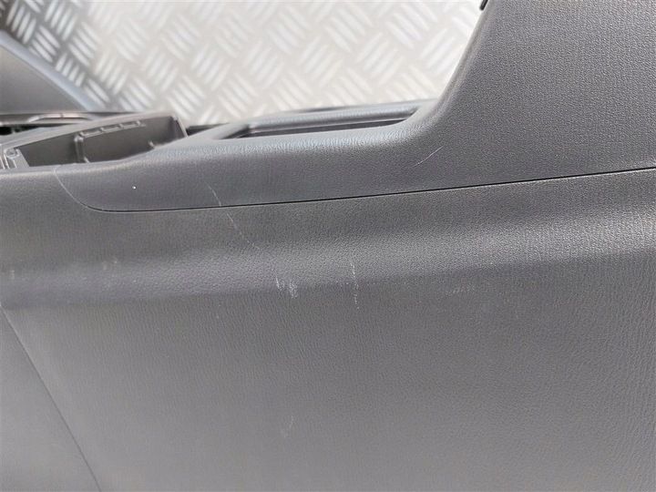 Подлокотник к Mazda 5 2008