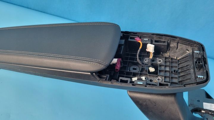 Подлокотник к BMW X1 2022