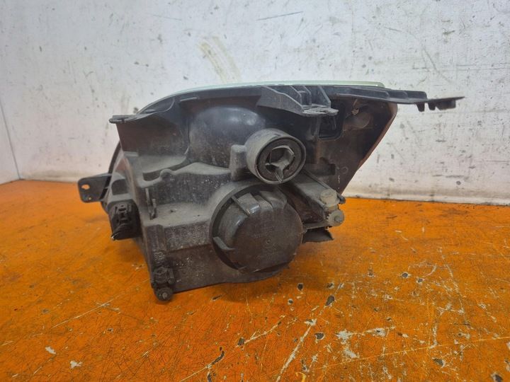 Фара правая к Ford Fiesta 2001