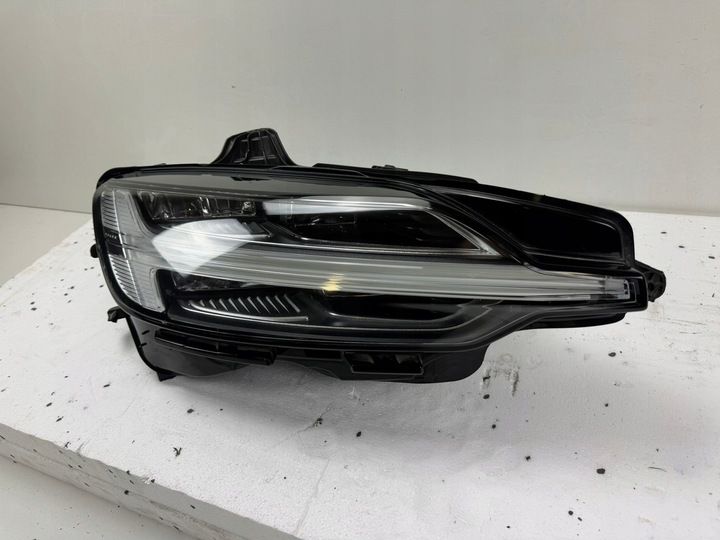 Фара правая к Volvo V60 2018