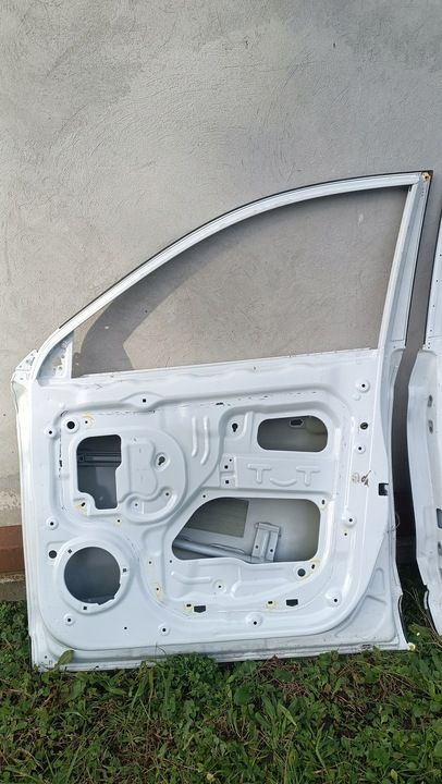 Дверь передняя правая к MG ZS 2001