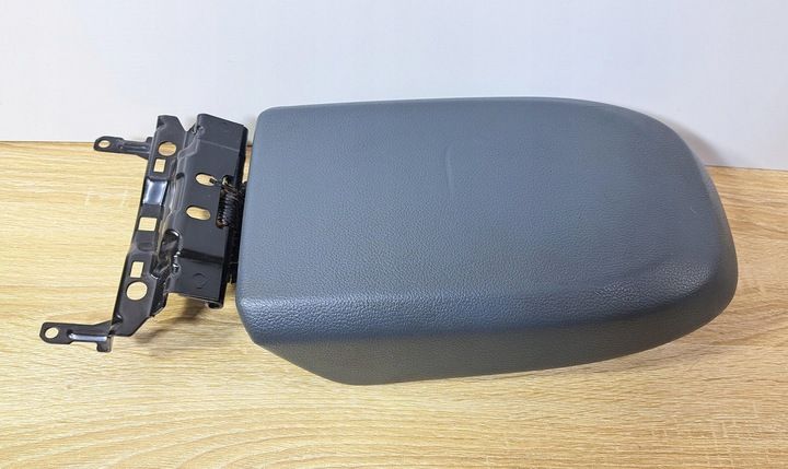 Подлокотник к Ford C-MAX 2010