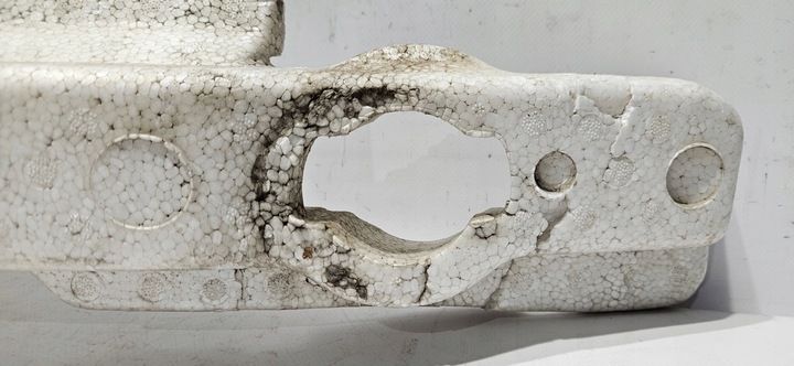 Абсорбер бампера к Toyota Yaris 2017