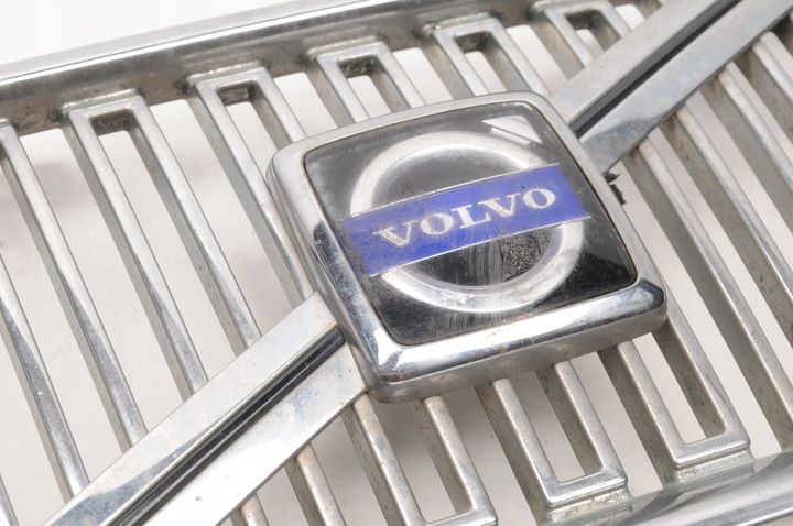 Решетка радиатора к Volvo V70 2004