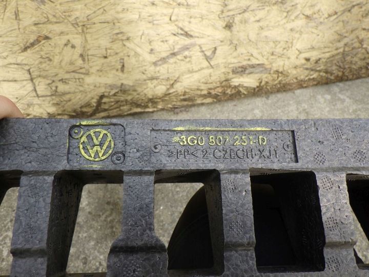 Абсорбер бампера к Volkswagen Passat 2019