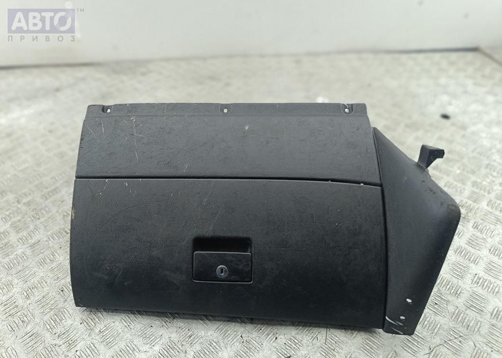 Бардачок к Volkswagen Golf 2002