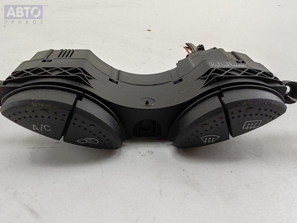 Кнопка  к Ford Focus 2002
