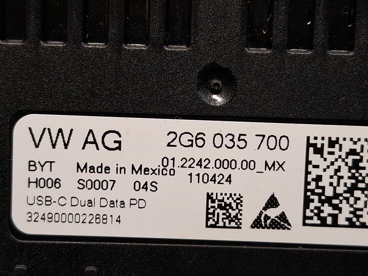 Разъем AUX / USB к Volkswagen Jetta 2024