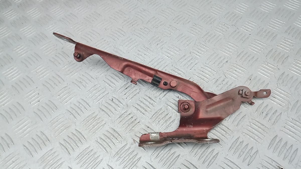 Петля капота к Volvo XC60 2009
